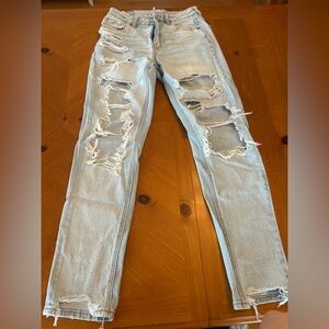 American Eagle size 2 Strigid mom jeans, very lightly worn!